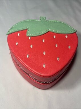 New Strawberry-Shaped Red Travel Jewelry Case with Mint Leaf Top